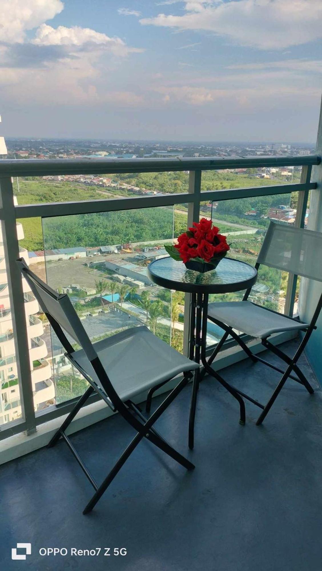 Aparthotel Azure North Studio Units Located In 17Th Floor And Above Pampanga Exterior foto